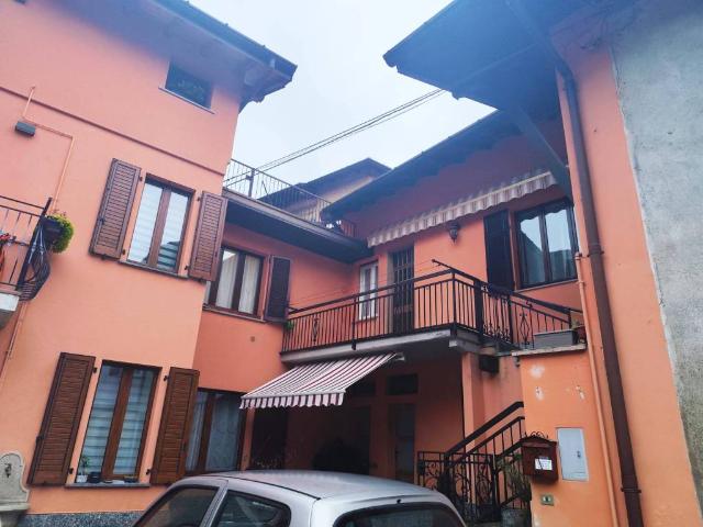 Casa indipendente in vendita a Binago CO