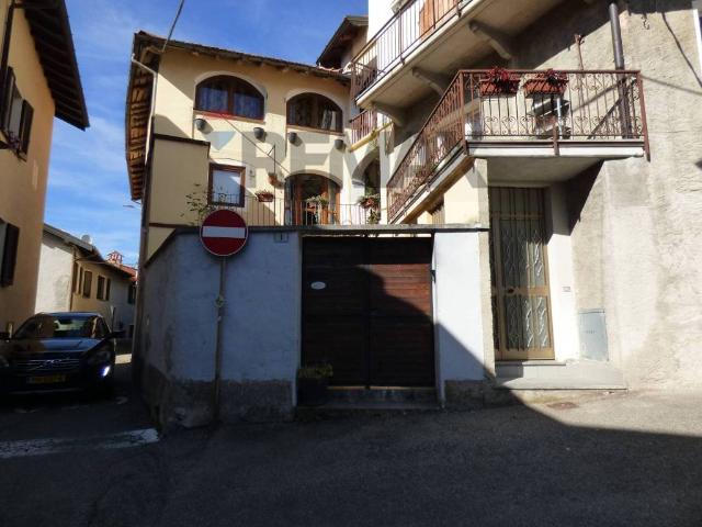 Casa indipendente in vendita a Brezzo di Bedero, Brezzo