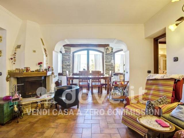 Casa indipendente in vendita a Brissago Valtravaglia via Giorgetti, 29