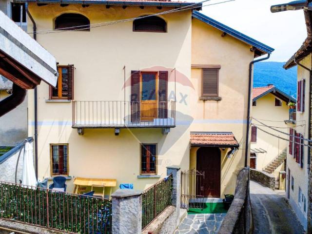 Casa indipendente in vendita a Brissago Valtravaglia