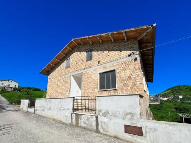 Casa indipendente in vendita a Bucchianico