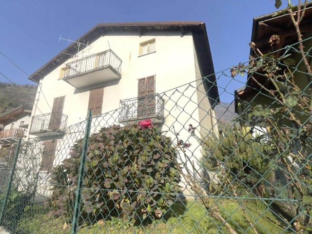 Casa indipendente in vendita a Buglio In Monte