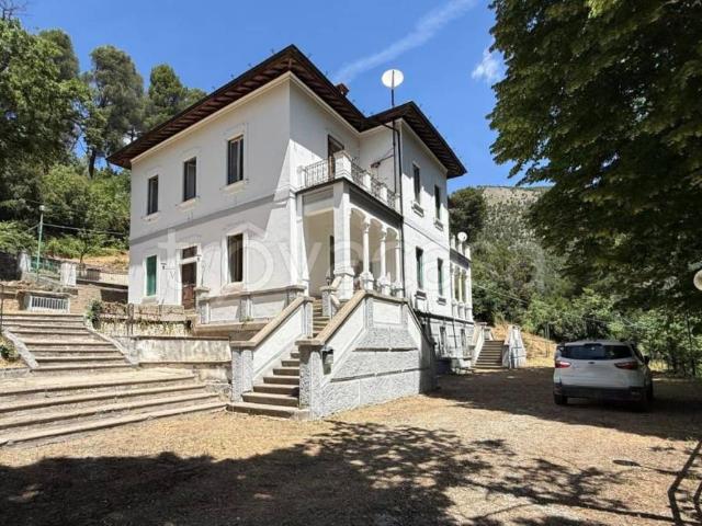 Casa indipendente in vendita a Bussi sul Tirino via Stazione, 4