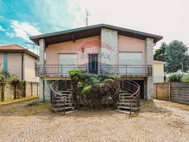 Casa indipendente in vendita a Busto Arsizio