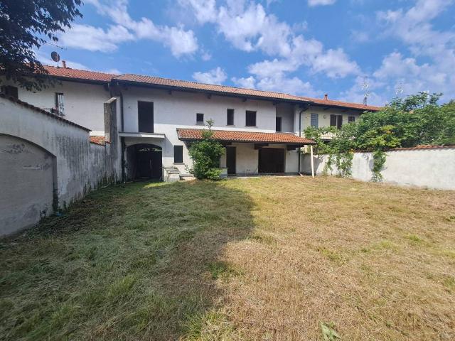 Casa indipendente in vendita a Busto Garolfo MI