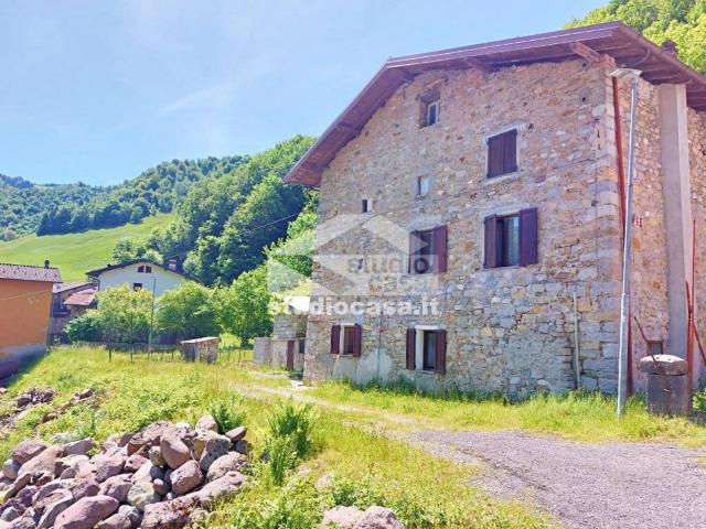 Casa indipendente in vendita a Gorno BG