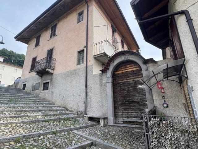 Casa indipendente in vendita a Gorno BG