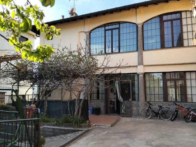 Casa indipendente in vendita a Gavirate VA
