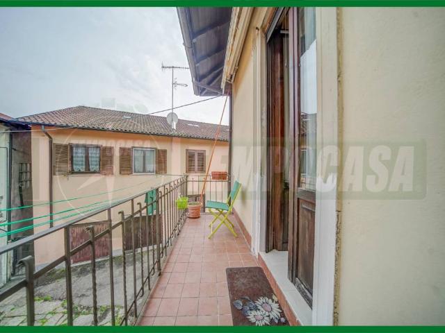 Casa indipendente in vendita a Gavirate VA