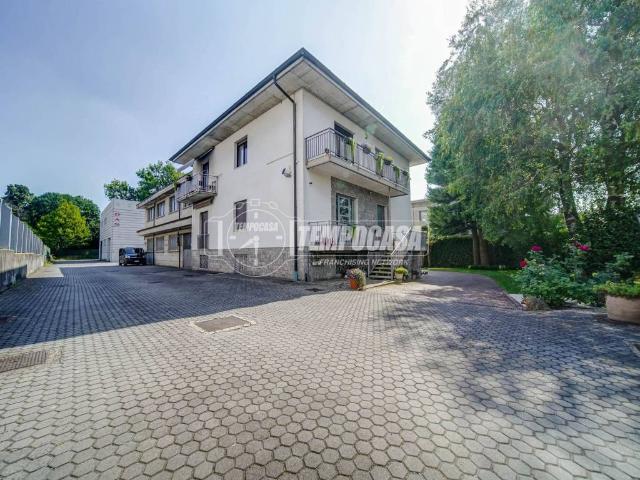 Casa indipendente in vendita a Gazzada Schianno VA