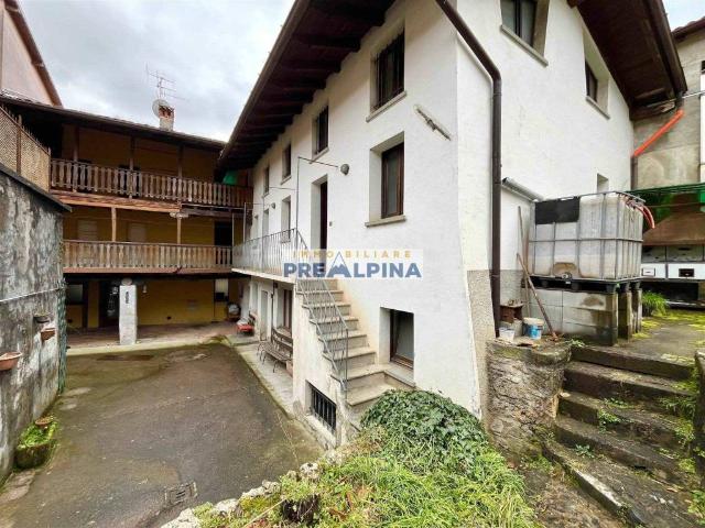 Casa indipendente in vendita a Gandino BG