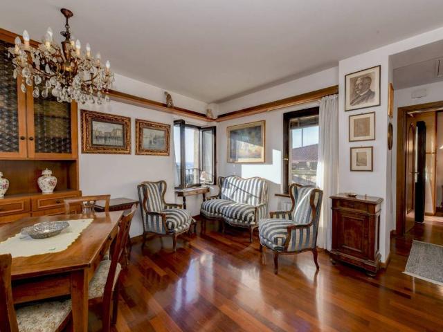 Casa indipendente in vendita a Gardone Riviera BS