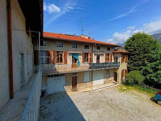 Casa indipendente in vendita a Garlate via Giuseppe Parini, 2