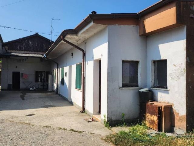 Casa indipendente in vendita a Genivolta CR