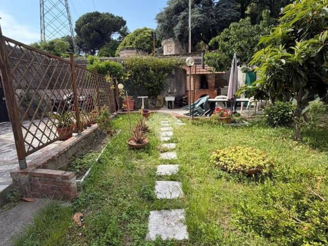 Casa indipendente in vendita a Genova GE