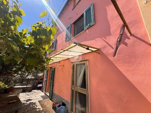 Casa indipendente in vendita a Genova GE