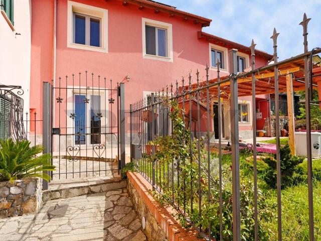Casa indipendente in vendita a Genova