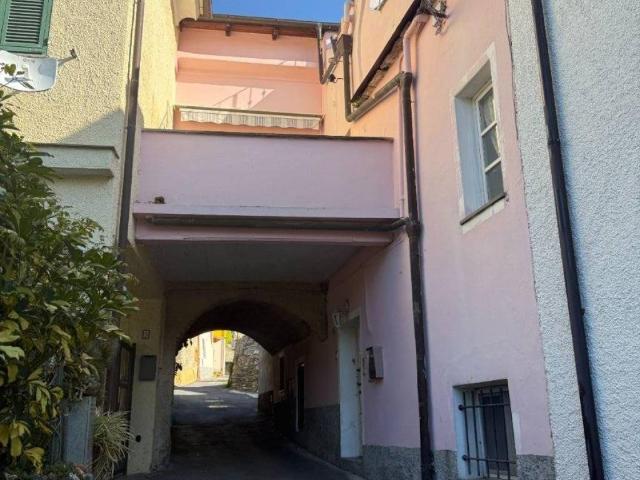 Casa indipendente in vendita a Giustenice SV