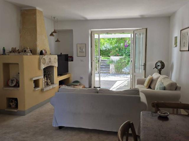 Casa indipendente in vendita a Giurdignano LE