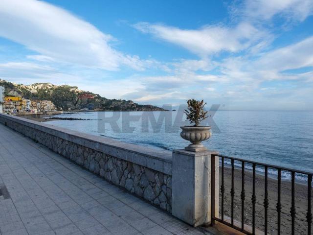 Casa indipendente in vendita a Giardini Naxos ME