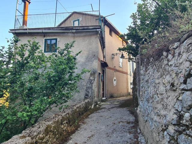 Casa indipendente in vendita a Giffoni Sei Casali SA