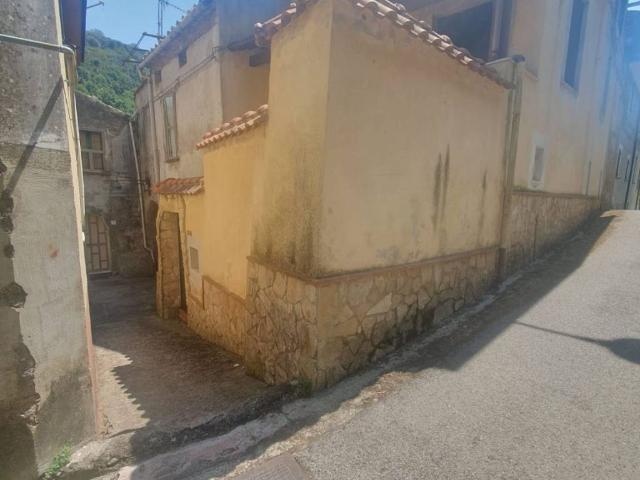 Casa indipendente in vendita a Giffoni Sei Casali SA