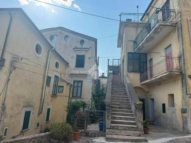 Casa indipendente in vendita a Giffoni Sei Casali via Ten. Raffaele Iacuzio