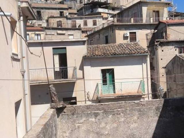 Casa indipendente in vendita a Gioiosa Ionica corso Umberto I