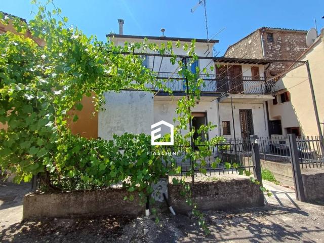 Casa indipendente in vendita a Giove via Roma