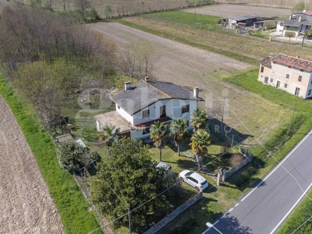 Casa indipendente in vendita a Gruaro VE