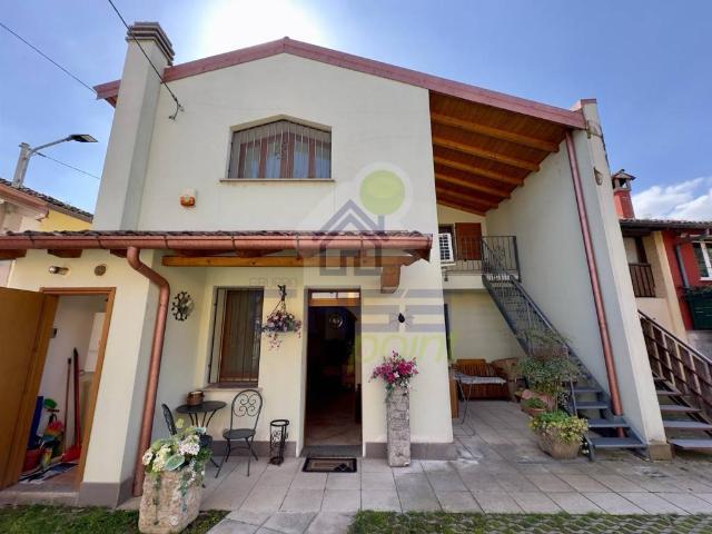 Casa indipendente in vendita a Grumello Cremonese ed Uniti CR