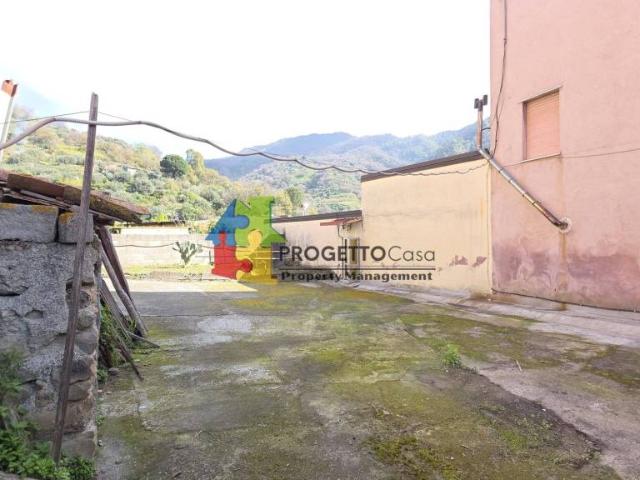 Casa indipendente in vendita a Graniti vico Trento