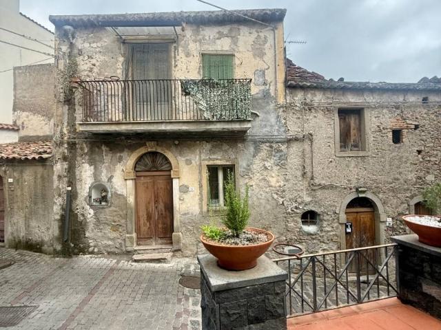 Casa indipendente in vendita a Graniti ME