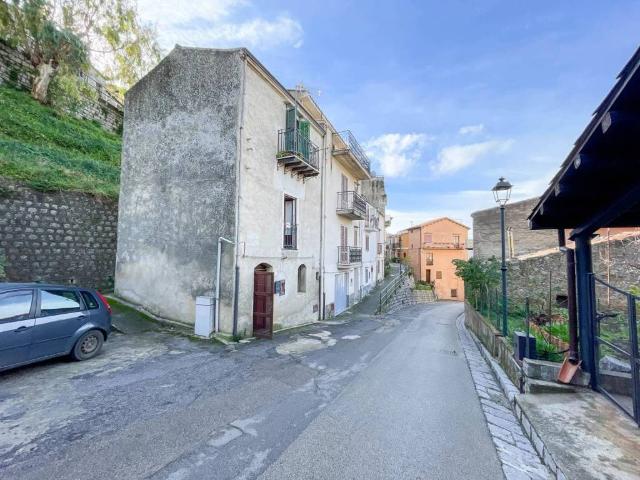 Casa indipendente in vendita a Gratteri PA