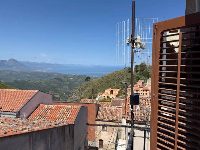 Casa indipendente in vendita a Gratteri PA