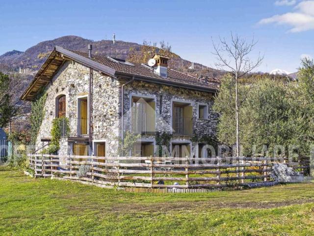 Casa indipendente in vendita a Gravedona ed Uniti via Alla Poncia, 212