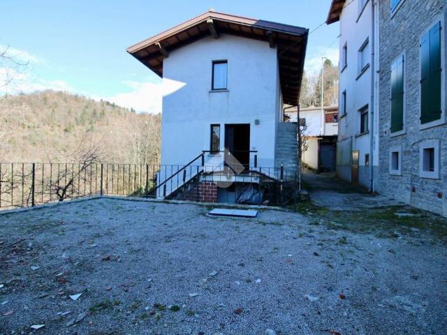 Casa indipendente in vendita a Grimacco UD