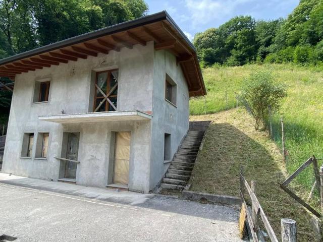 Casa indipendente in vendita a Grone BG