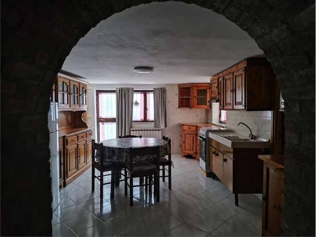 Casa indipendente in vendita a Gropparello PC