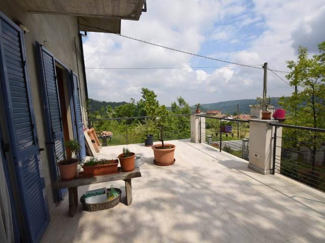Casa indipendente in vendita a Gropparello PC