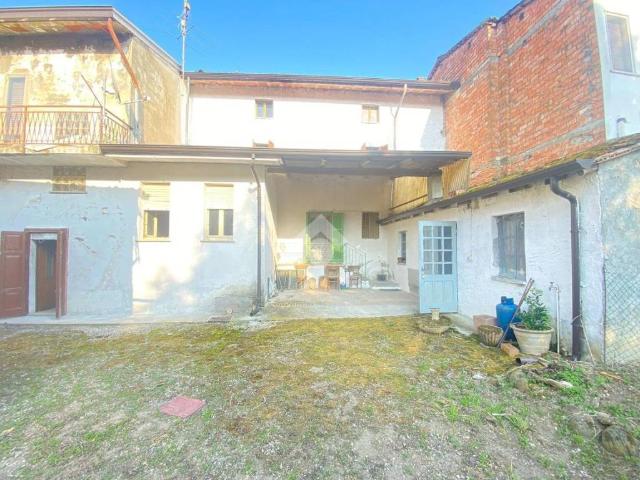 Casa indipendente in vendita a Gropparello PC