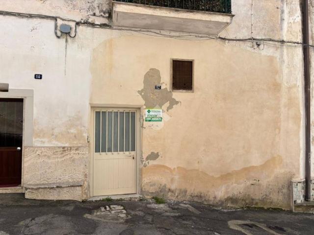 Casa indipendente in vendita a Grottaglie via Giovan Giovine, 12