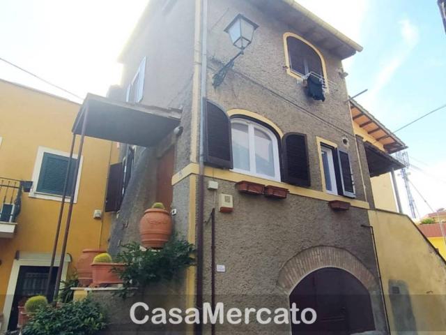 Casa indipendente in vendita a Grottaferrata RM