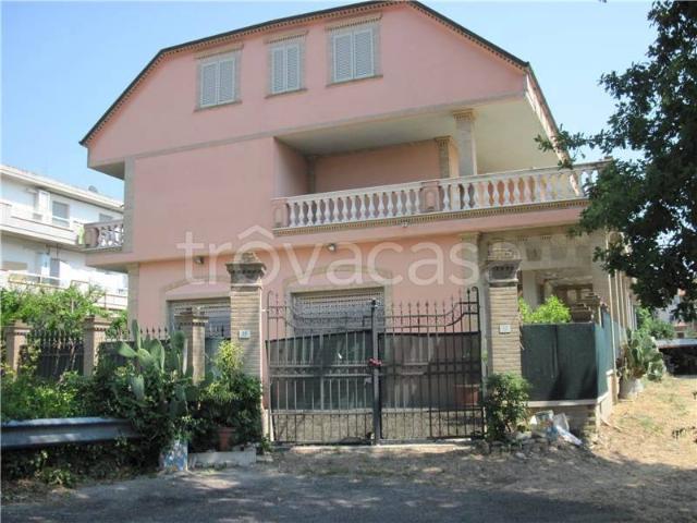 Casa indipendente in vendita a Grottammare via Brasile