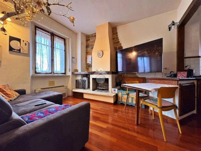 Casa indipendente in vendita a Gualdo Tadino via Edmondo de Amicis, 32