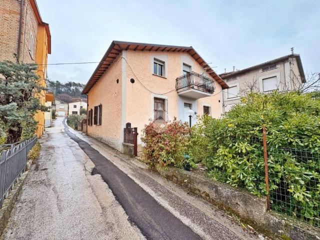 Casa indipendente in vendita a Gualdo Tadino PG