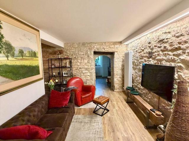 Casa indipendente in vendita a Gualdo Tadino PG