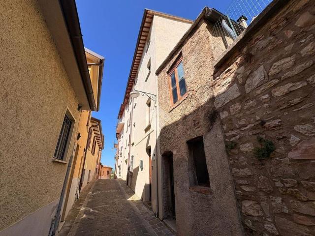 Casa indipendente in vendita a Gualdo Tadino PG