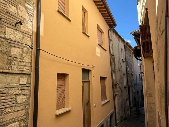 Casa indipendente in vendita a Gualdo Tadino PG