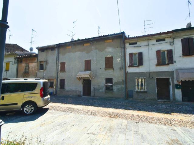 Casa indipendente in vendita a Gualtieri RE